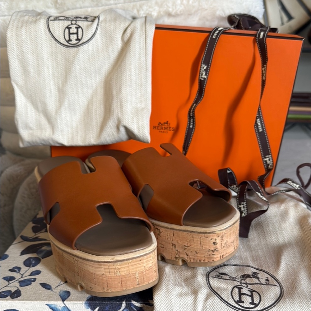Hermes Brown Sandals with Elegant Design